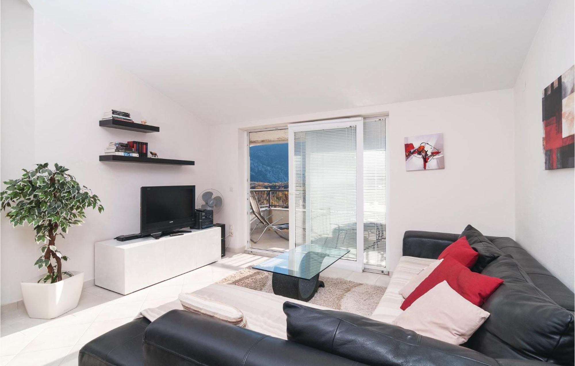 Nice Apartment In Ostrvica With Kitchen Eksteriør bilde